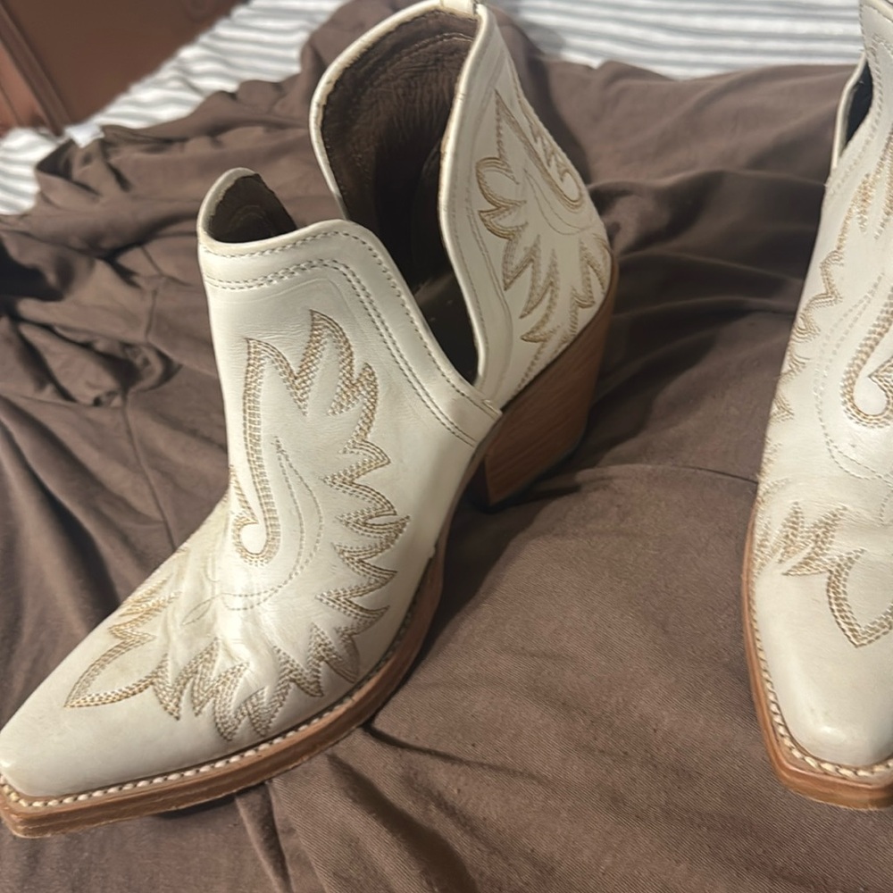 From rodeo scene to the mainstream this gorgeously handcrafted bootie from Arita
